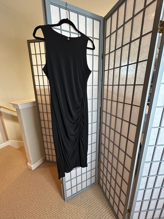 Evereve Dresses & Skirts - NWT Evereve Black Sleeveless Midi Dress with Side Ruching